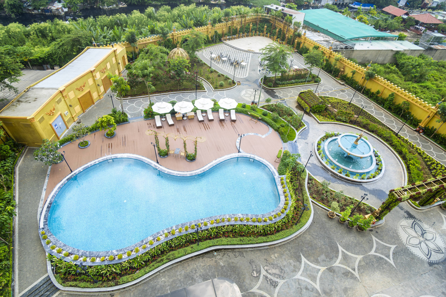 HỒ BƠI NGOÀI TRỜI