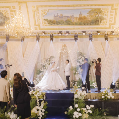 TIỆC CƯỚI TRONG MƠ